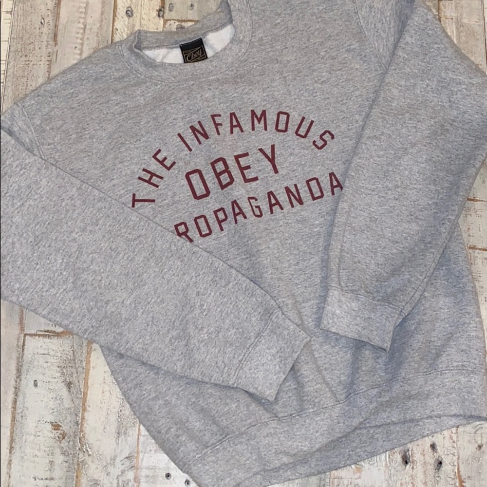 OBEY crew neck